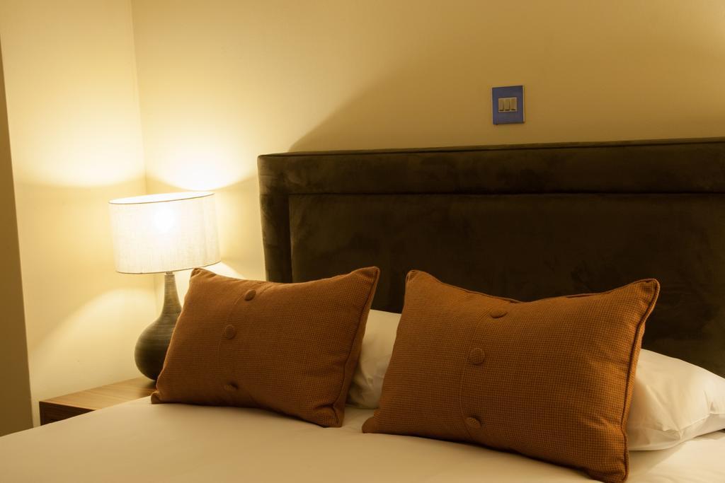 Stirrups Hotel Bracknell Buitenkant foto